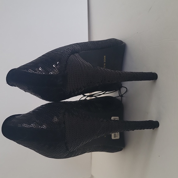 NWT Forever 21 Black Sequined Stiletto Heels, Size 9 - Picture 3 of 13
